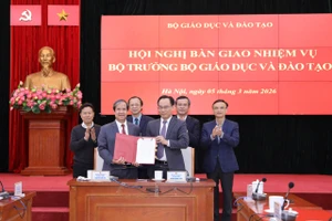 Bàn giao nhiệm vụ Bộ trưởng Bộ Giáo dục và Đào tạo