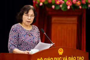 NGND Nguyễn Thị Hiền chia sẻ tại hội thảo “Học tập và làm theo tư tưởng của Chủ tịch Hồ Chí Minh về đào tạo và phấn đấu để trở thành người công dân tốt, người cán bộ tốt, góp phần nâng cao chất lượng nguồn nhân lực trong thời kỳ mới”.