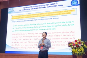 GS.TS Trần Thanh Hải, Hiệu trưởng Trường ĐH Mỏ - Địa chất và nhóm nghiên cứu báo cáo về “Trượt đất ở những vùng dễ bị tổn thương và trong điều kiện cực đoan: các loại hình, nguyên nhân và chiến lược giảm thiểu - cách nhìn mới từ hậu quả của bão Yagi ở miền Bắc Việt Nam”.