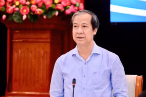 Bộ trưởng Nguyễn Kim Sơn phát biểu tại tọa đàm.