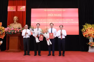 Phó Thủ tướng trao Quyết định điều động, bổ nhiệm hai Thứ trưởng Bộ GD&ĐT
