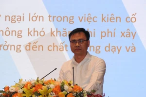 ông Trần Thanh Đạm, Vụ trưởng Vụ Kế hoạch - Tài chính báo cáo tại hội nghị.