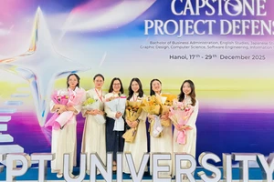 Các thành viên dự án Thiện Duyên trong buổi bảo vệ đồ án tốt nghiệp.