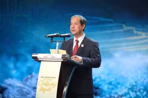 Bộ trưởng Bộ GD&ĐT Nguyễn Kim Sơn phát biểu tại Chương trình "Thay lời tri ân" năm 2025.