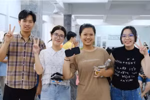 Thí sinh tham gia kỳ thi V-SAT. Ảnh: Yến Phương.