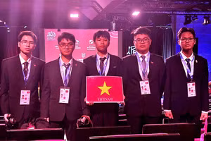 Đội tuyển quốc gia Việt Nam giành 1 Huy chương Vàng, 4 Huy chương Bạc tại Kỳ thi Olympic Vật lí Quốc tế (IPhO) năm 2025.