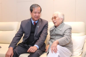 Ở tuổi 99, nguyên Phó Chủ tịch nước Nguyễn Thị Bình vẫn theo sát những vấn đề Giáo dục.