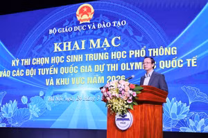 Thứ trưởng Thường trực Bộ GD&ĐT Phạm Ngọc Thưởng phát biểu tại lễ khai mạc. Ảnh: Nguyễn Mạnh.