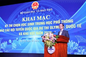 Thứ trưởng Thường trực Bộ GD&ĐT Phạm Ngọc Thưởng phát biểu tại lễ khai mạc. Ảnh: Nguyễn Mạnh.