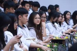 Công tác phát hiện, bồi dưỡng học sinh giỏi là một trong những nhiệm vụ trọng tâm hằng năm của ngành Giáo dục tỉnh Nam Định. Ảnh: Đình Tuệ.