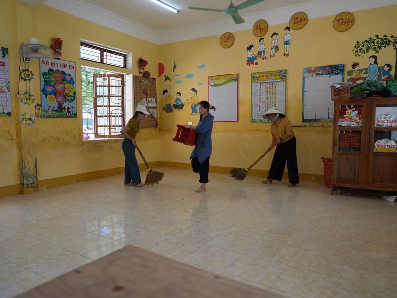 Trường học vùng 'lũ chồng lũ' Nghệ An gấp rút hoàn tất chuẩn bị khai giảng