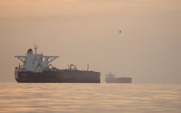 Các tàu thương mại đang di chuyển gần đảo Qeshm của Iran.