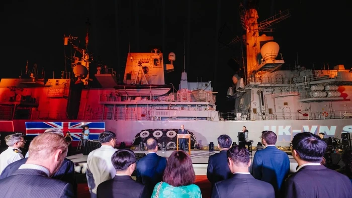 Tàu HMS Richmond của Hải quân Anh thăm Việt Nam