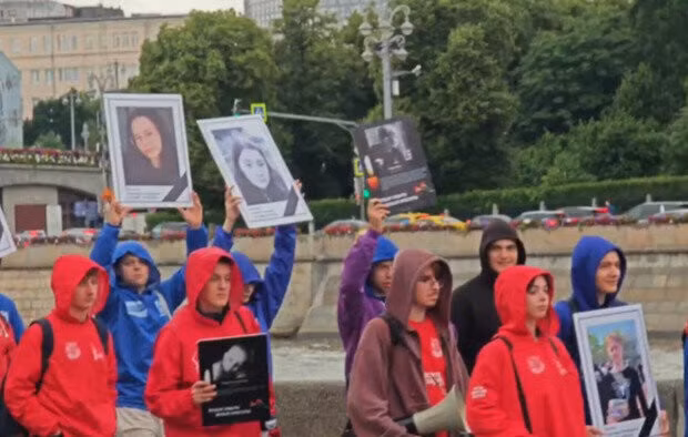 Hàng trăm người ở Moscow, Nga biểu tình lên án Anh là nhà tài trợ khủng bố, ngày 18/6/2026.