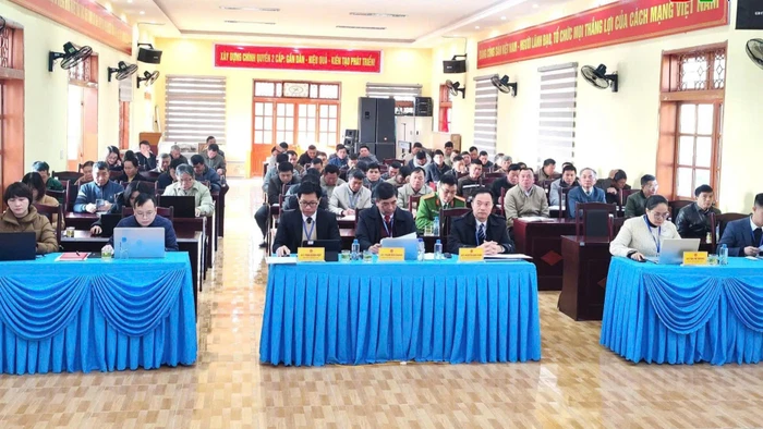 Lãnh đạo, cán bộ, viên chức xã Chiềng Mung tổ chức Hội nghị tuyên truyền hướng đến Đại hội lần thứ XIV của Đảng.