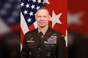 Trung tướng Brett Sylvia.