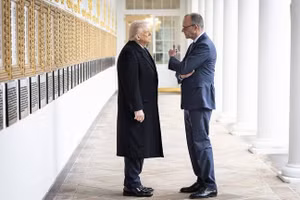 Thủ tướng Đức Friedrich Merz (phải) và Tổng thống Mỹ Donald Trump.
