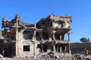 Một tòa nhà ở làng Mandokhel, tỉnh Paktia, Afghanistan, bị phá hủy trong các cuộc không kích của Pakistan, ngày 28/6/2026.