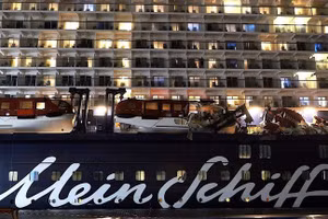 Tàu Mein Schiff 3 sau vụ va chạm với tàu MSC Victorine, ngày 25/10/2026.