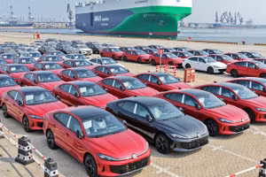 Ô tô do Volkswagen của Đức sản xuất.