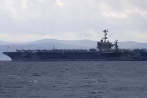 Tàu sân bay USS Harry Truman của Hải quân Mỹ.