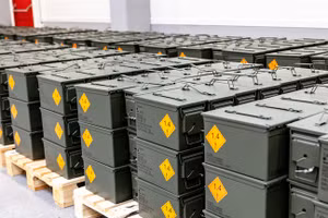 Những thùng đạn dược của châu Âu cấp cho Ukraine.