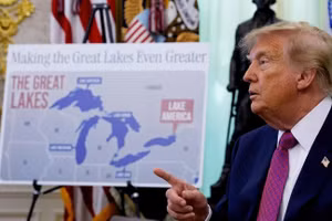 Tổng thống Mỹ Donald Trump tuyên bố đổi tên “hồ Ontario” thành "hồ America" tại Phòng Bầu dục, ngày 27/8/2026.