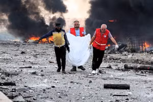 Hiện trường vụ nổ tại kho vũ khí gần thị trấn Sarmada ở Tây Bắc tỉnh Idlib, Syria, ngày 9/9/2026.