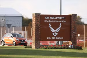Cổng vào căn cứ RAF Molesworth ở Huntingdon, Cambridgeshire, Anh.