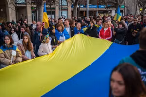 Người tị nạn Ukraine tham gia một cuộc biểu tình tại một trong các thành phố châu Âu.