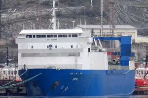 Tàu chở hàng RoRo Ural.