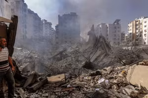 Hậu quả của một cuộc không kích của Israel ở vùng ngoại ô phía nam Beirut.