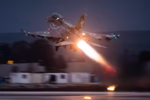 Chiến đấu cơ IDF tham gia không kích các cảng ở Yemen, ngày 16/5/2025.