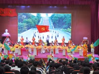 Tiết mục văn nghệ do giảng viên nhà trường biểu diễn.