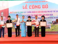 Lãnh đạo Sở VHTT&DL tỉnh Điện Biên trao Quyết định và chứng nhận Di sản văn hóa phi vật thể quốc gia Nghệ thuật múa của người Cống.