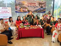 Các đại biểu dự chương trình.