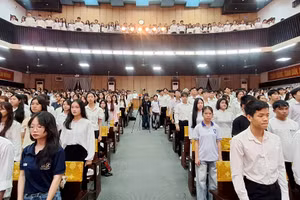 Lễ khai giảng Khóa 50 Trường ĐH Khoa học Huế với 1.927 tân sinh viên.