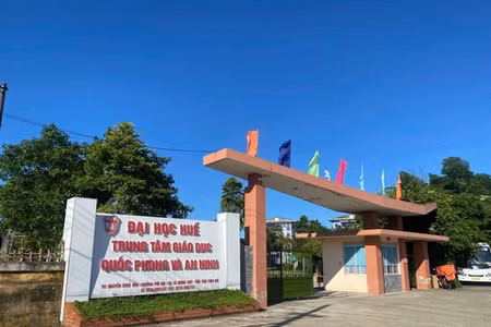 Đại học Huế: Bất thường xung quanh việc sinh viên nhập viện sau ăn sáng