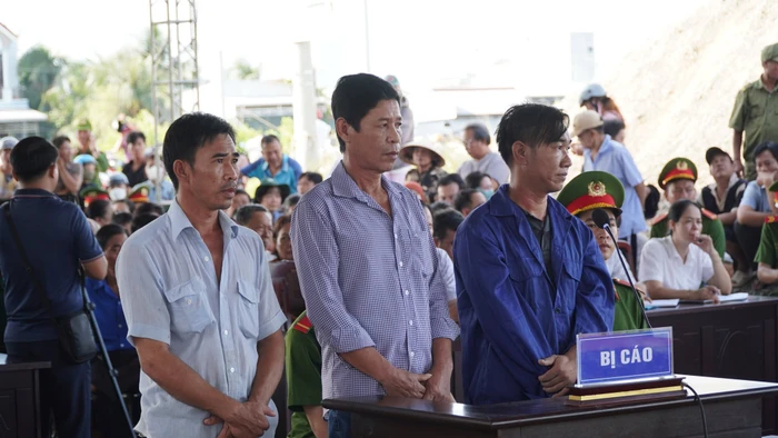 Các bị cáo Lý, Đệ, Linh tại tòa.