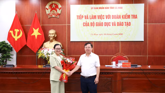 Thứ trưởng Nguyễn Thị Quyên Thanh và lãnh đạo Sở GD&ĐT Cà Mau tại buổi làm việc.