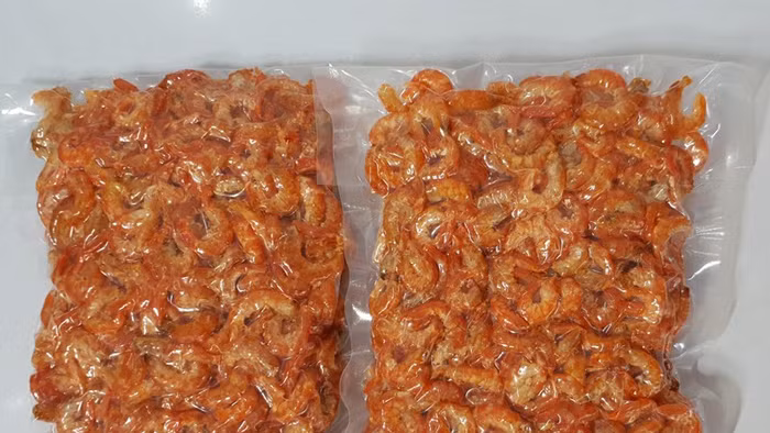 Tôm khô là loại đặc sản nổi tiếng ở Cà Mau.