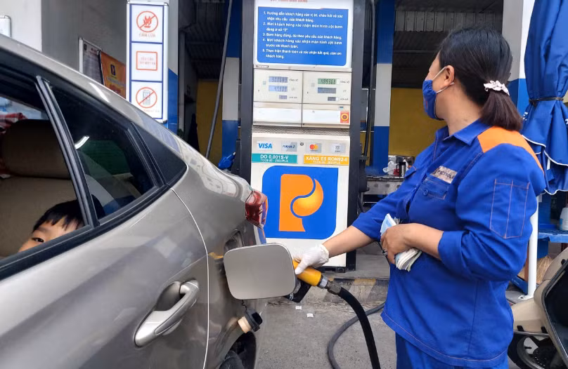 Giá xăng dầu tiếp tục tăng trong ngày 3/4