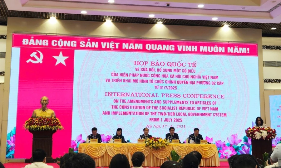 Quang cảnh buổi họp báo.
