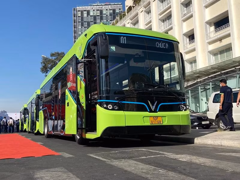 Vận hành thí điểm tuyến buýt điện Kim Mã - Đông Anh tại Hà Nội