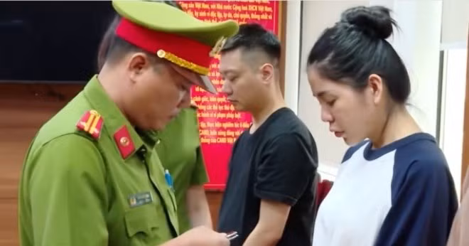 Quang Linh Vlogs, Hằng Du Mục bị khởi tố trong vụ án Sản xuất hàng giả xảy ra tại Công ty Asia Life và Công ty Chị em Rọt.