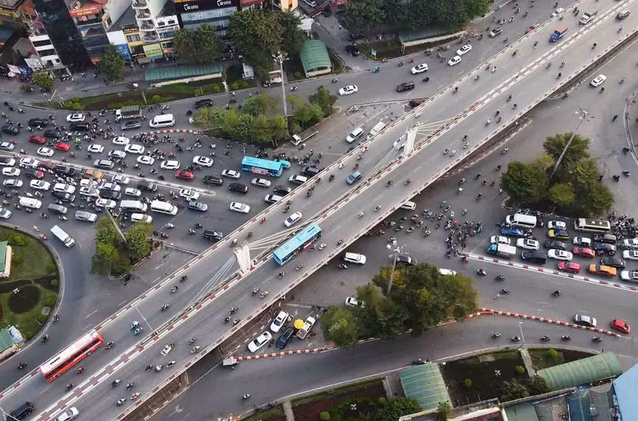 Hà Nội cho phép một số phương tiện được rẽ phải tại nhiều nút giao thông