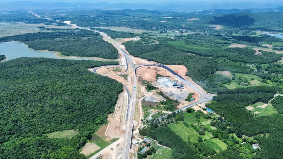 Tuyến cao tốc Vũng Áng - Bùng chính thức đưa vào khai thác từ sáng 28/8