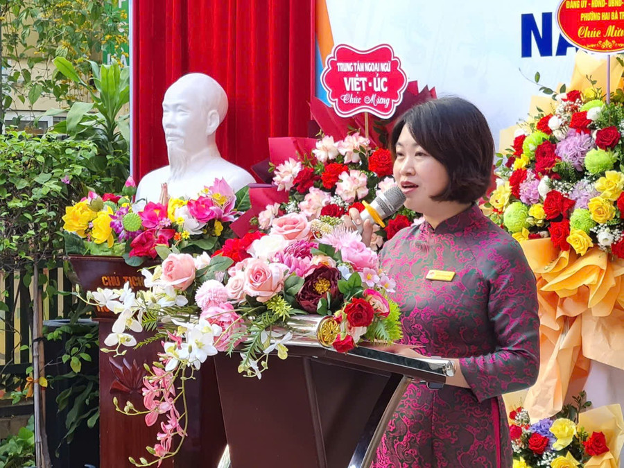Bà Hoàng Thị Kim Dung, Hiệu trường Trường Tiểu học Đồng Nhân acdbf568c6544d0a1445.jpg