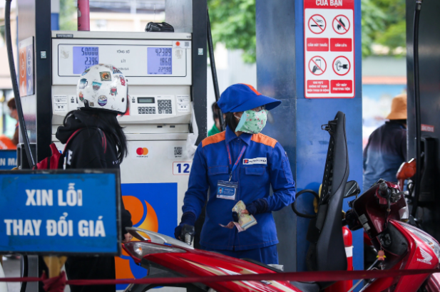 Giá xăng dầu đồng loạt giảm