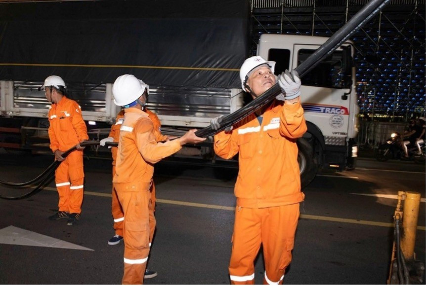 EVNHANOI làm việc không kể ngày đêm với quyết tâm đảm bảo nguồn điện an toàn phục vụ Đại lễ 80 năm Quốc khánh 2/9 picture1-5064.jpg